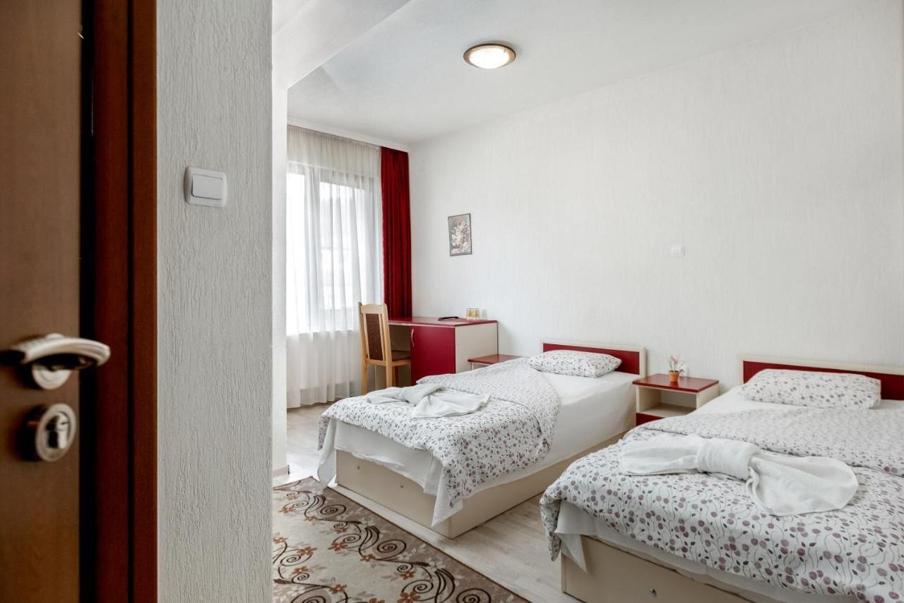 Отель Family Hotel Aleks Златоград-17