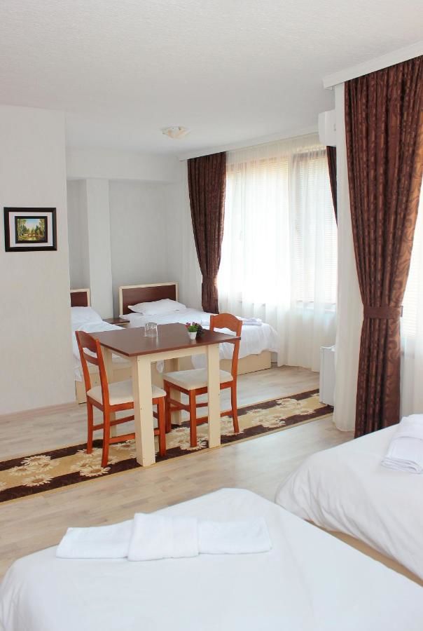 Отель Family Hotel Aleks Златоград